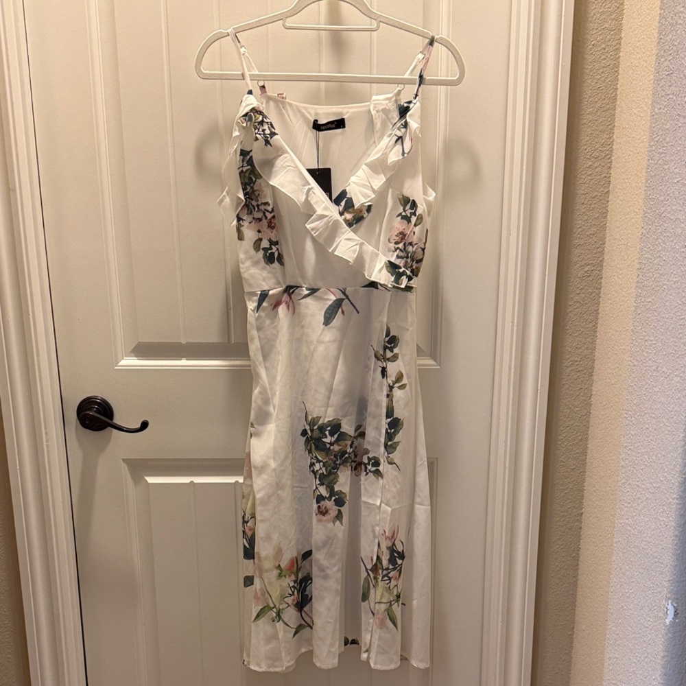 Chic and Elegant White Floral Midi Dress by Noctflos (S)